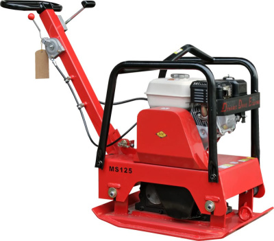 Виброплита реверсивная DDE VP125-HK (HondaGX160.5,5л.с.пл.630х400мм,500кв.м./ч,РЕВЕРС,КОЛЕСА,125 кг)